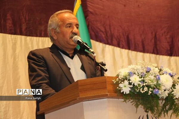 رونمایی از کتاب «جواهری در سینه باران» اثر نویسنده جوان بافقی