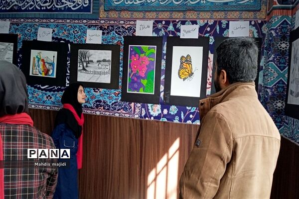 برپایی نمایشگاه نقاشی دانش‌‌‌آموزان‌‌ مدرسه پاکان ملارد
