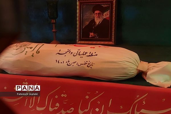 حضور دانش‌آموزان ملاردی اعزامی راهیان نور در یادمان معراج شهدا