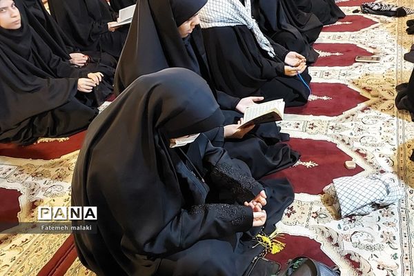 حضور دانش‌آموزان ملاردی اعزامی راهیان نور در یادمان معراج شهدا