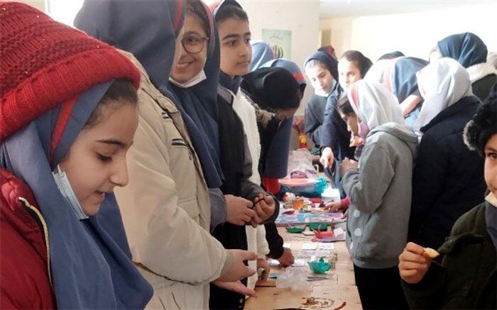 جشنواره غذاهای سالم و بازارچه دانش‌آموزی در دبیرستان حضرت خدیجه رودهن برگزار شد