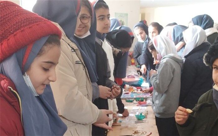 جشنواره غذاهای سالم و بازارچه دانش‌آموزی در دبیرستان حضرت خدیجه رودهن برگزار شد