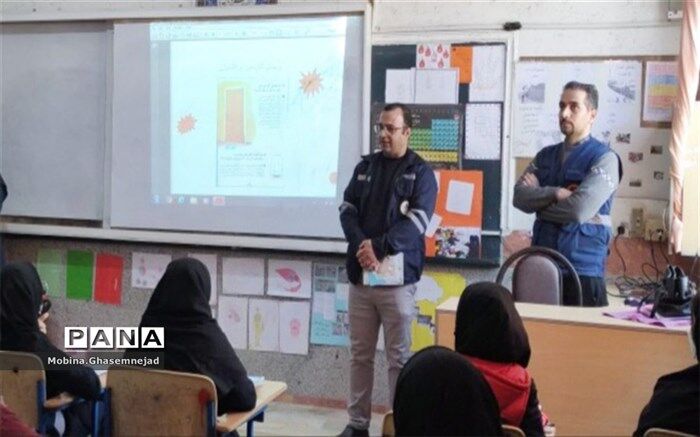 آموزش ایمنی گاز و وسایل گازسوز در مدرسه شاهد ائمه اطهار  پاکدشت برگزار شد