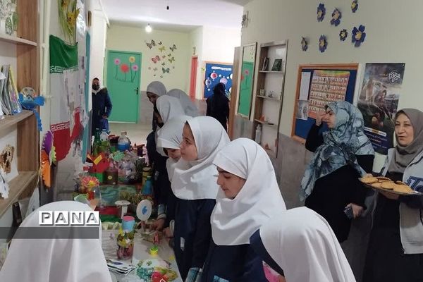 برگزاری نمایشگاه دست‌سازه‌ها در مدارس ابتدایی رودهن