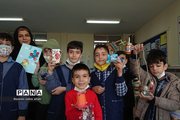 برگزاری نمایشگاه دست‌سازه‌ها در مدارس ابتدایی رودهن