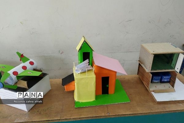 برگزاری نمایشگاه دست‌سازه‌ها در مدارس ابتدایی رودهن