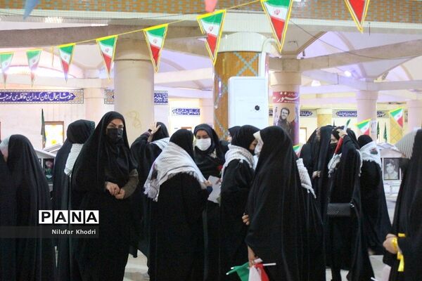 اعزام دانش‌آموزان دختر شهرستان بوشهر به مناطق عملیاتی جنوب
