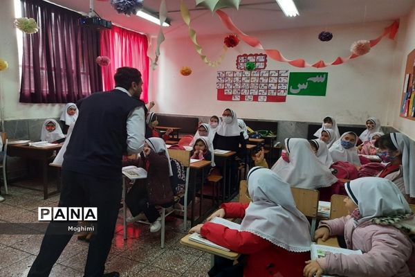 آموزش اطفا حریق در دبستان حقیقت منطقه ۱۳