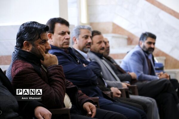 نشست صمیمی دانش‌آموزان دبیرستان دین و دانش قم با نماینده مجلس شورای اسلامی