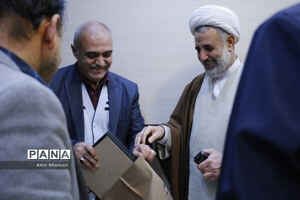 نشست صمیمی دانش‌آموزان دبیرستان دین و دانش قم با نماینده مجلس شورای اسلامی