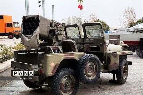 حضوردانش‌آموزان آموزشگاه شهیدآیت یک اسلامشهر در باغ موزه انقلاب اسلامی و دفاع مقدس