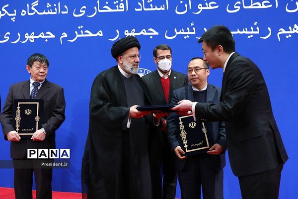 اولین روز سفر رییس جمهوری به چین