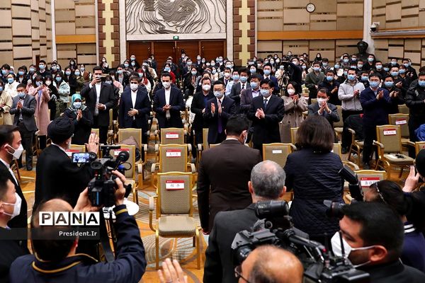 اولین روز سفر رییس جمهوری به چین