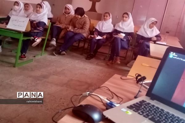 استقبال گسترده دانش‌آموزان سروستان از کلاس‌های آموزش خبرنگاری خبرگزاری پانا فارس