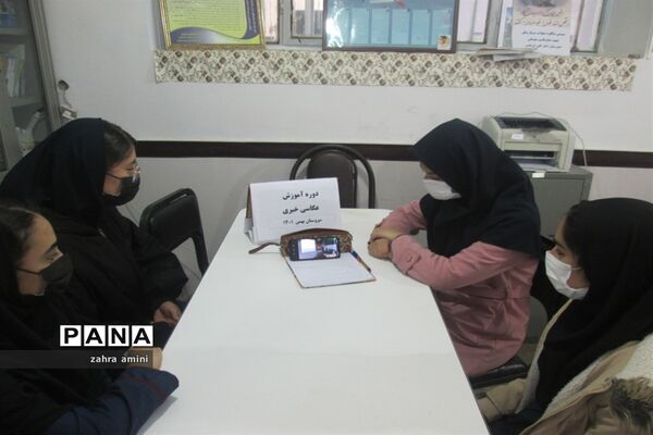 استقبال گسترده دانش‌آموزان سروستان از کلاس‌های آموزش خبرنگاری خبرگزاری پانا فارس