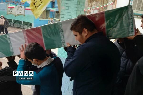 مراسم تشیع شهید گمنام در دبیرستان فرهنگ شهید رحیم احدزاده منطقه 4