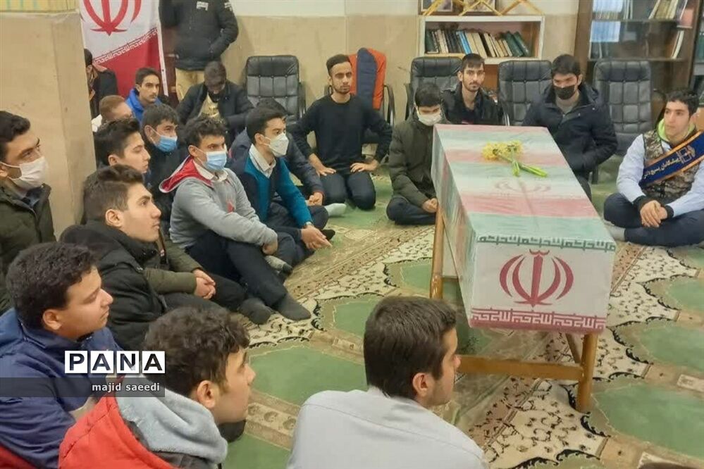 مراسم تشیع شهید گمنام در دبیرستان فرهنگ شهید رحیم احدزاده منطقه 4