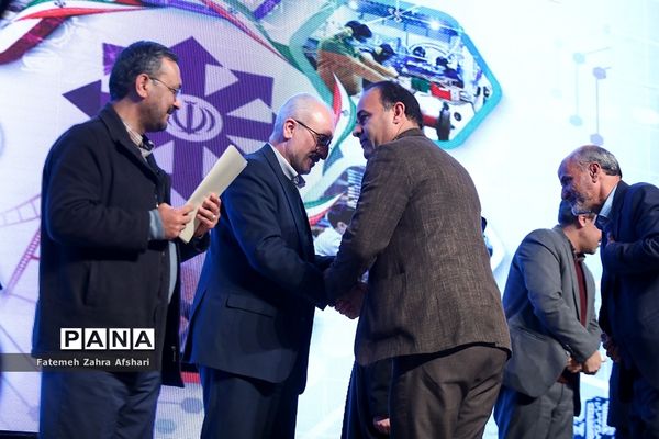 آیین اختتامیه اولین نمایشگاه دستاوردها و طرح‌های پژوهشی برتر دانش‌آموزان سمپاد