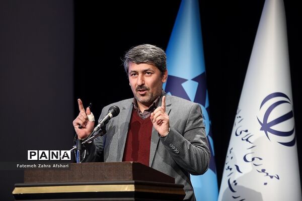 آیین اختتامیه اولین نمایشگاه دستاوردها و طرح‌های پژوهشی برتر دانش‌آموزان سمپاد