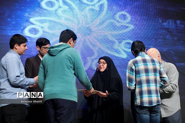 آیین اختتامیه اولین نمایشگاه دستاوردها و طرح‌های پژوهشی برتر دانش‌آموزان سمپاد