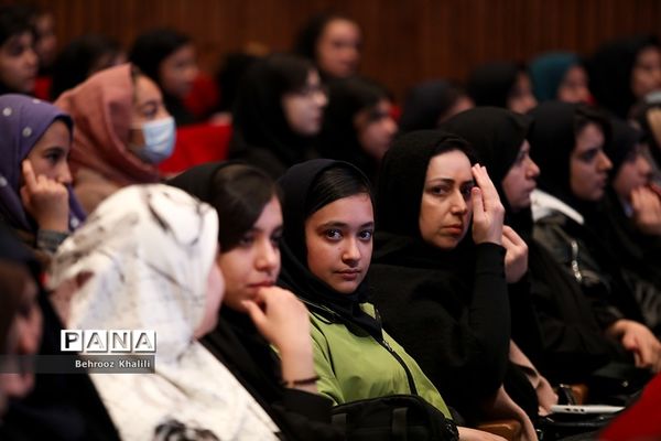 آیین اختتامیه اولین نمایشگاه دستاوردها و طرح‌های پژوهشی برتر دانش‌آموزان سمپاد