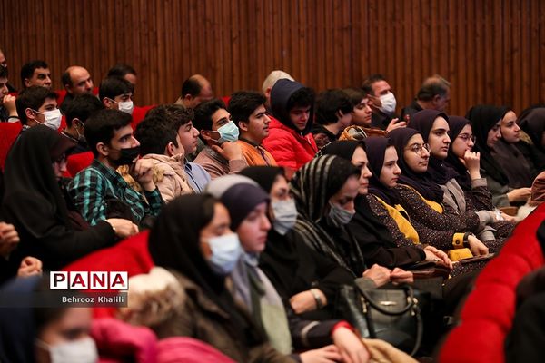 آیین اختتامیه اولین نمایشگاه دستاوردها و طرح‌های پژوهشی برتر دانش‌آموزان سمپاد