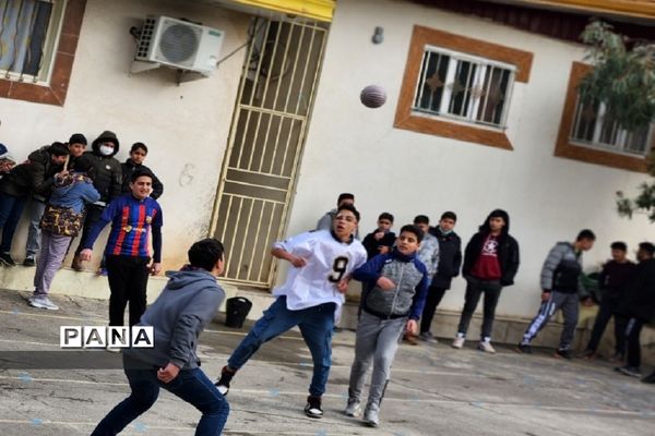 توپ پلاستکی همچنان در میدان مسابقه