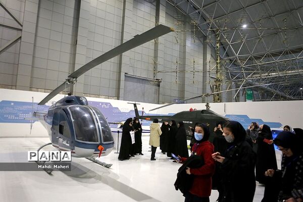 بازدید دانش‌آموزان مدارس سمپاد از نمایشگاه هوافضا سپاه