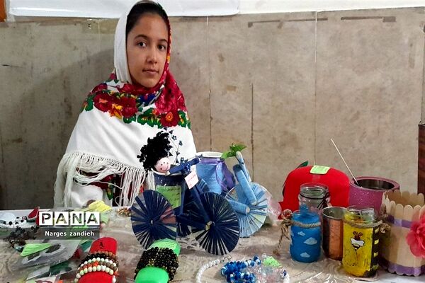 برگزاری جشنواره بومی محلی غذا و دست‌سازه‌های دانش‌آموزی در مدرسه احرار ملارد