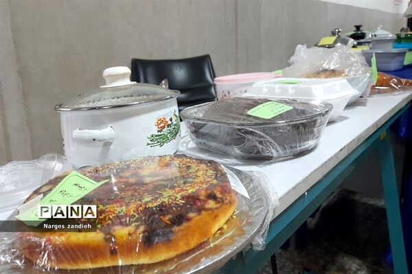 برگزاری جشنواره بومی محلی غذا و دست‌سازه‌های دانش‌آموزی در مدرسه احرار ملارد
