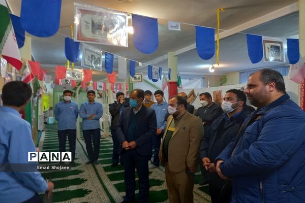 افتتاح نمایشگاه مدرسه انقلاب دبیرستان نمونه آیت الله خامنه‌ای، کاشمر