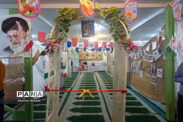افتتاح نمایشگاه مدرسه انقلاب دبیرستان نمونه آیت الله خامنه‌ای، کاشمر
