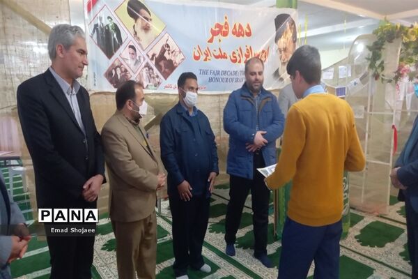 افتتاح نمایشگاه مدرسه انقلاب دبیرستان نمونه آیت الله خامنه‌ای، کاشمر