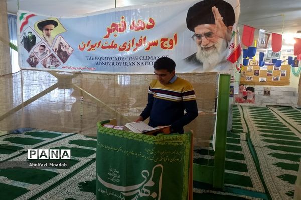 افتتاح نمایشگاه مدرسه انقلاب دبیرستان نمونه آیت الله خامنه‌ای، کاشمر