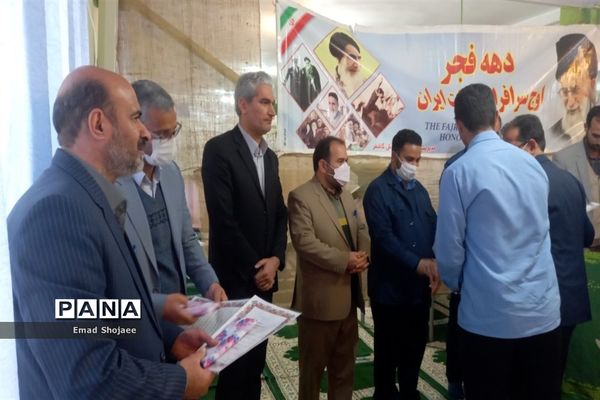 افتتاح نمایشگاه مدرسه انقلاب دبیرستان نمونه آیت الله خامنه‌ای، کاشمر