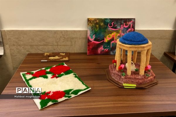 برگزاری نمایشگاه دست سازه‌های دانش‌آموزی در دبیرستان شهیده قزوینی منطقه ۱۳