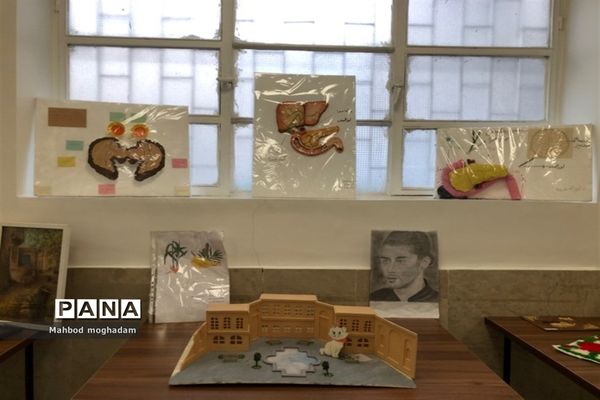 برگزاری نمایشگاه دست سازه‌های دانش‌آموزی در دبیرستان شهیده قزوینی منطقه ۱۳