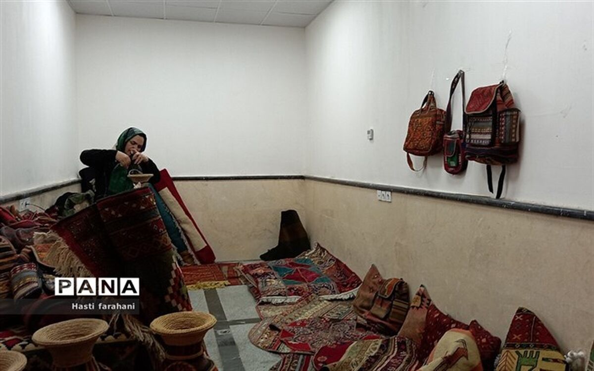 برگزاری نمایشگاه کارآفرینی و مهارت‌های کسب و کار در قرچک /فیلم