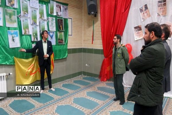 افتتاح نمایشگاه مدرسه انقلاب با حضور معاون وزیر آموزش و پرورش در دبیرستان شیخ صدوق قم