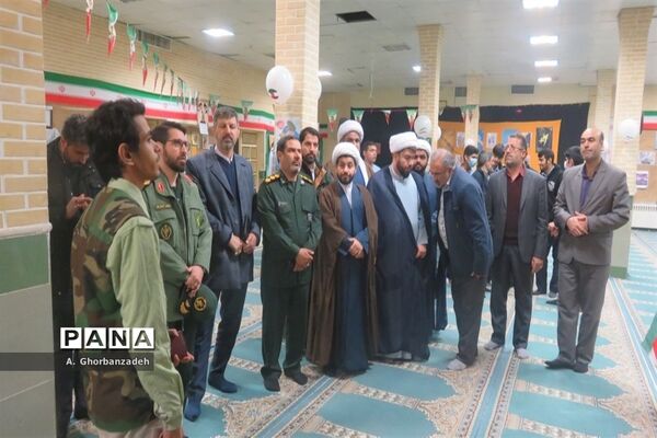 افتتاح نمایشگاه مدرسه انقلاب با حضور معاون وزیر آموزش و پرورش در دبیرستان شیخ صدوق قم