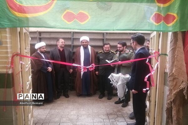 افتتاح نمایشگاه مدرسه انقلاب با حضور معاون وزیر آموزش و پرورش در دبیرستان شیخ صدوق قم