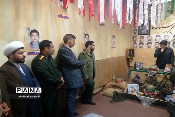 افتتاح نمایشگاه مدرسه انقلاب با حضور معاون وزیر آموزش و پرورش در دبیرستان شیخ صدوق قم