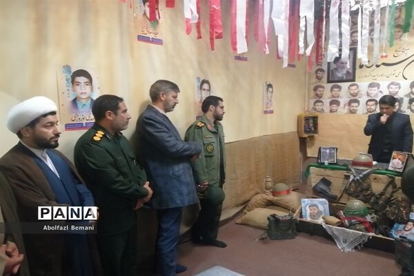 افتتاح نمایشگاه مدرسه انقلاب با حضور معاون وزیر آموزش و پرورش در دبیرستان شیخ صدوق قم