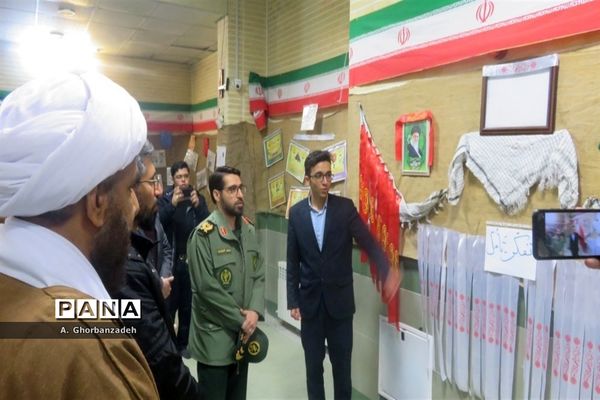 افتتاح نمایشگاه مدرسه انقلاب با حضور معاون وزیر آموزش و پرورش در دبیرستان شیخ صدوق قم