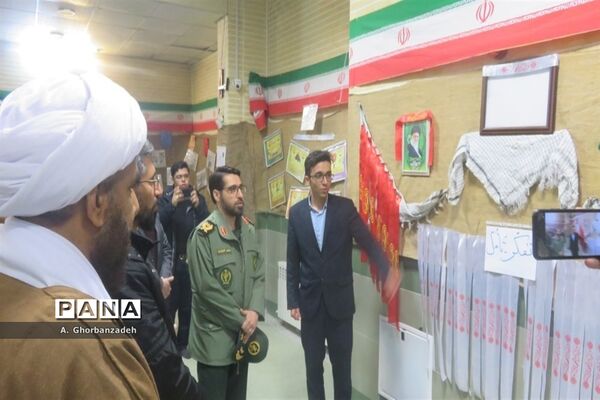 افتتاح نمایشگاه مدرسه انقلاب با حضور معاون وزیر آموزش و پرورش در دبیرستان شیخ صدوق قم