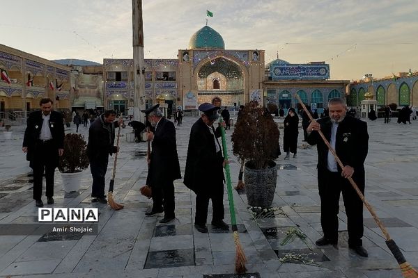 آیین جاروکشی صحن مطهر حضرت جعفر بن موسی الکاظم علیه السلام