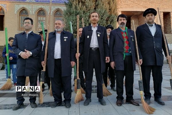 آیین جاروکشی صحن مطهر حضرت جعفر بن موسی الکاظم علیه السلام