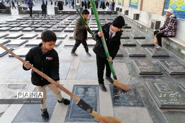 آیین جاروکشی صحن مطهر حضرت جعفر بن موسی الکاظم علیه السلام