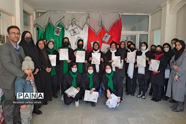 تقدیر از دانش‌آموزان فعال در برپایی مدرسه انقلاب  هنرستان نوین‌آفرین رودهن