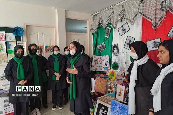 تقدیر از دانش‌آموزان فعال در برپایی مدرسه انقلاب  هنرستان نوین‌آفرین رودهن